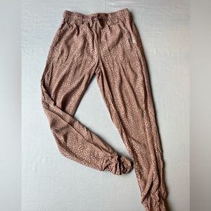 Thread + Supply yoga joggers mauve pink leopard